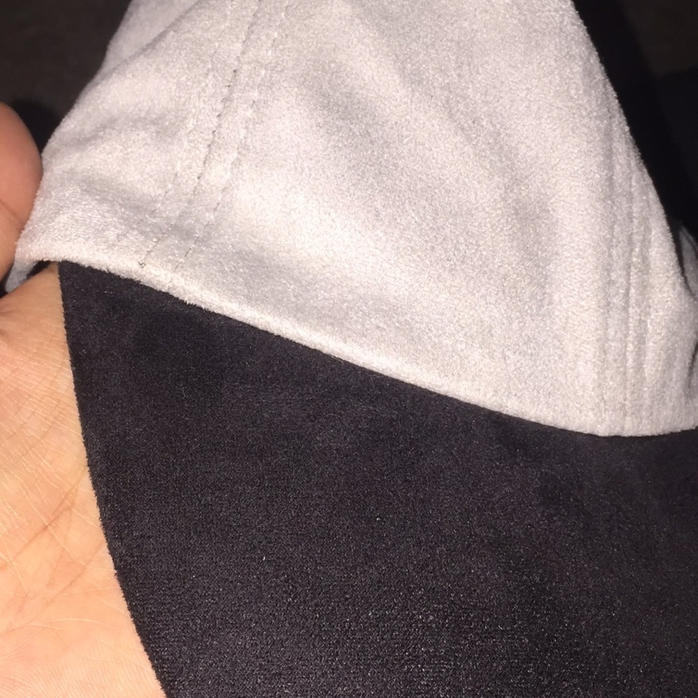 Small adjustable hat - Picture 4 of 5